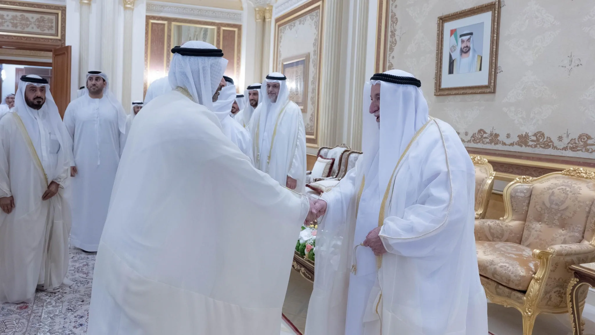 حاكم الشارقة يستقبل المهنئين بعيد الأضحى في قصر البديع
