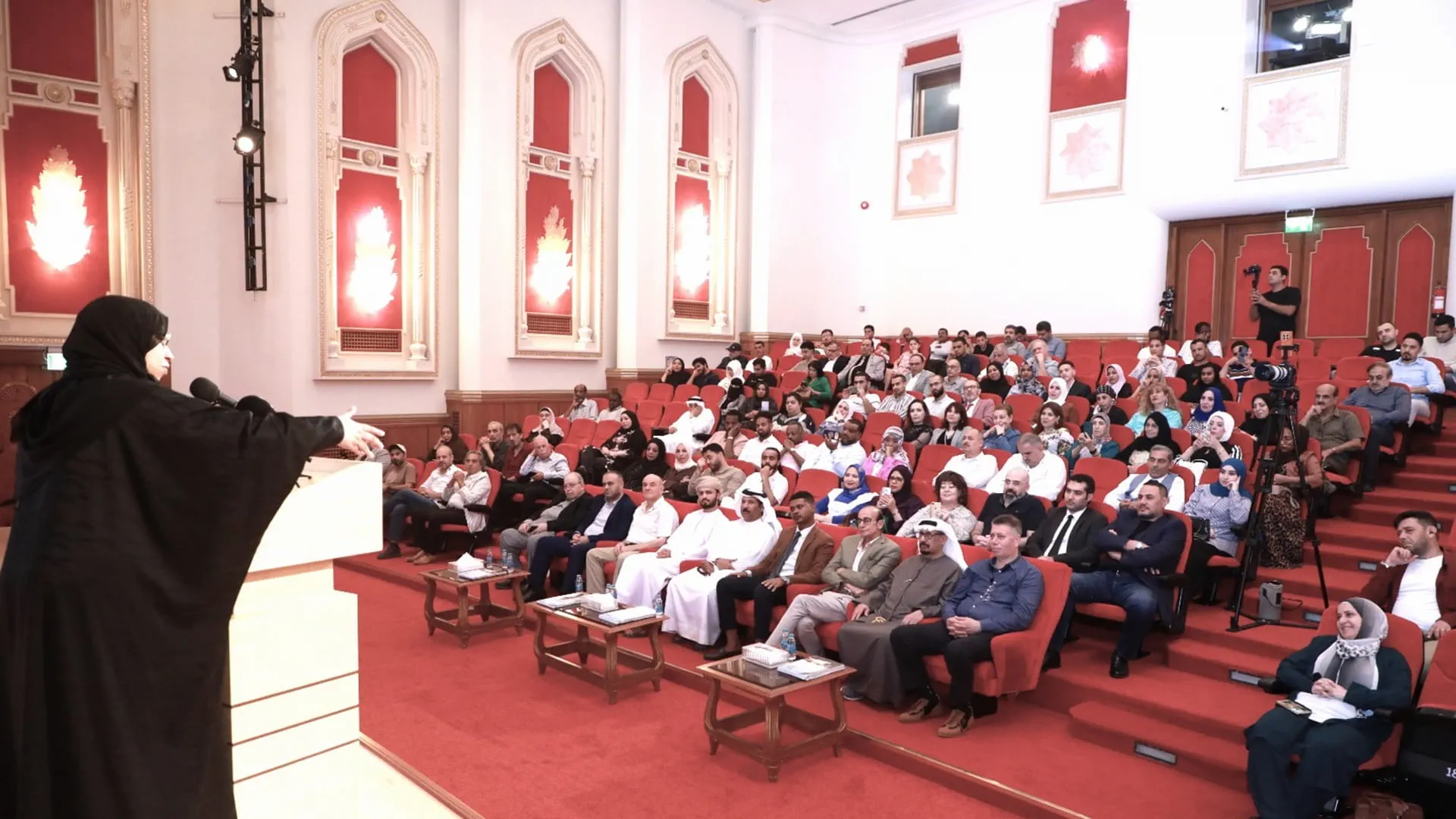 القصيدة توحد ثلاث دول في بيت الشعر بالشارقة
