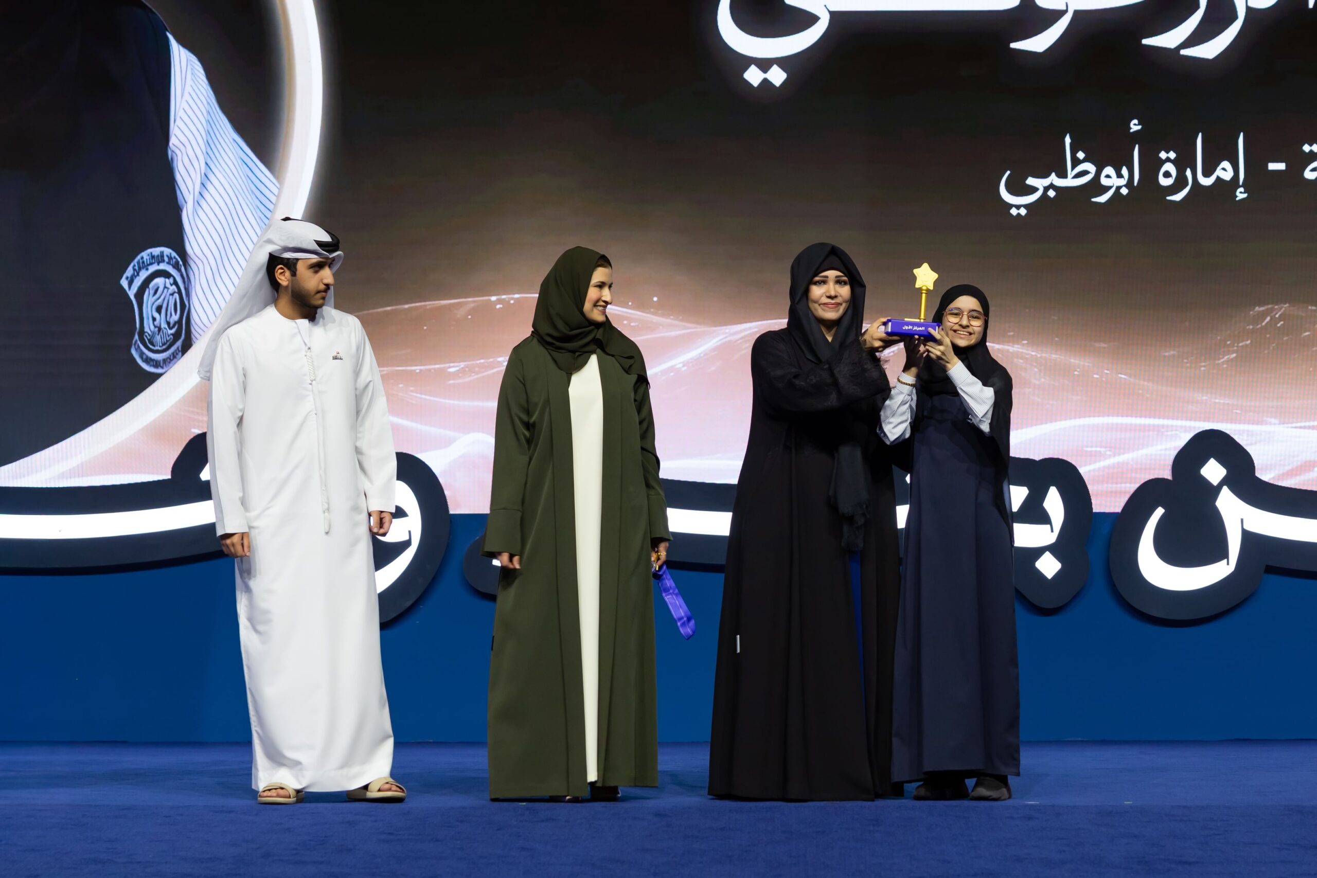 دانة الزرعوني بطلة تحدي القراءة.. ومحمد بن راشد: القراءة تصنع الحضارة