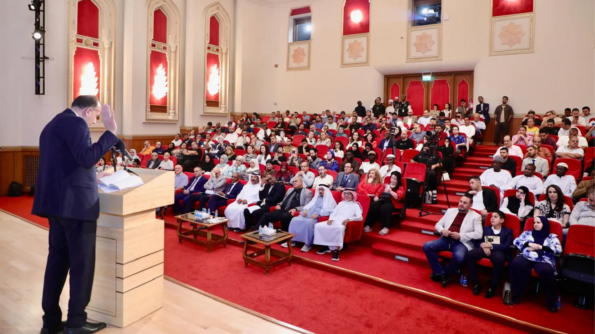 بخيت والساعدي.. من وجع الحياة إلى ذاكرة الأندلس في الشارقة