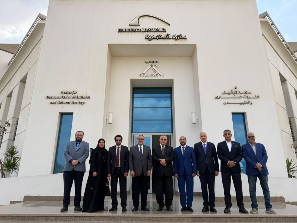 معهد الشارقة للتراث ومكتبة الإسكندرية يبحثان رقمنة التراث العربي